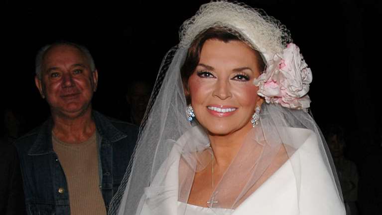 Μιμή Ντενίση: Βγάλαμε άδειες, έφτιαξα το νυφικό, αλλά σε μια εβδομάδα πέθανε