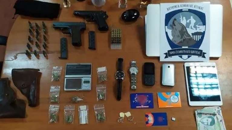 Χειροπέδες σε 43χρονο για διάρρηξη διαμερίσματος επιχειρηματία στο Κολωνάκι - Είχε αρπάξει λεία αξίας 120.000 ευρώ