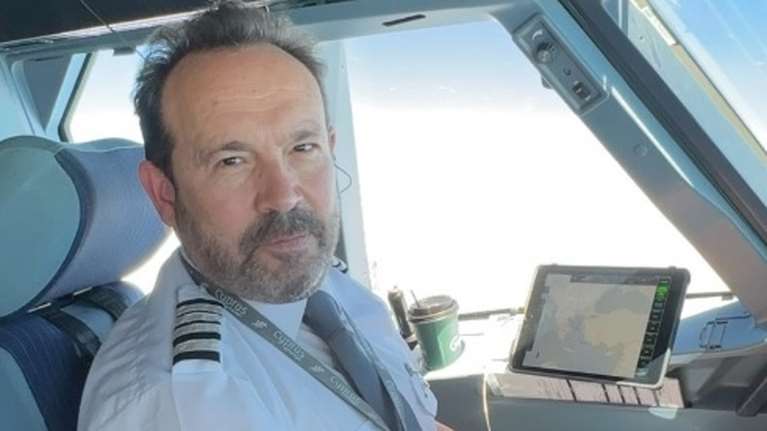 Ο Κώστας Μακεδόνας είναι πιλότος της Cyprus Airways: "Πετάω από το Ντουμπάι έως και τη Βαρκελώνη"