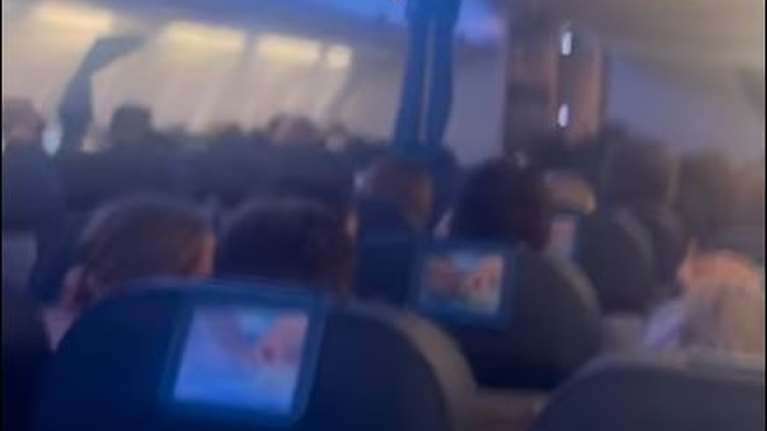 Πτήση θρίλερ στην Ισπανία: Καταιγίδα χτύπησε αεροπλάνο - Ούρλιαζαν οι επιβάτες [Βίντεο]