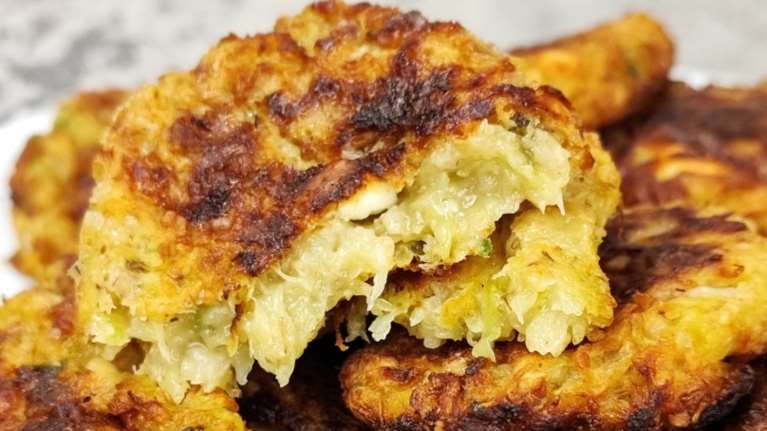 Καλοκαιρινό πιάτο: Κολοκυθοκεφτέδες φούρνου - Light, μόλις 26 θερμίδες ο ένας