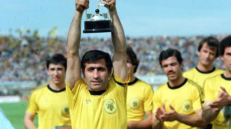 Μίμης Παπαϊωάννου: Την Παρασκευή η κηδεία του θρύλου της ΑΕΚ - Σε λαϊκό προσκύνημα η σορός του