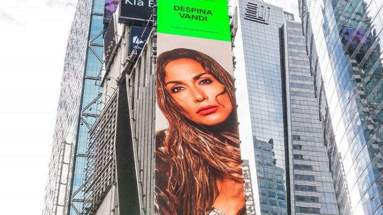 H Δέσποινα Βανδή σε billboard στην Times Square της Νέας Υόρκης [Εικόνες]