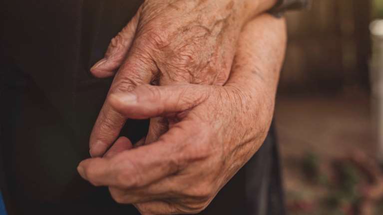 Η &quot;θεραπεία ζεύγους&quot; άργησε 40 χρόνια: Η συγκινητική ιστορία δύο 70χρονων που αποφάσισαν να σώσουν τη σχέση τους