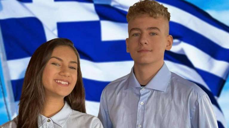 Συγκινούν οι μαθητές που είπαν πρώτη φορά τον Εθνικό Ύμνο στη νοηματική: Ήταν δύσκολο να τον αποδώσουμε [βίντεο]