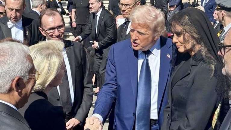 Συμφωνία για συνάντηση Τραμπ με Φον Ντερ Λάιεν: Το τετ α τετ στην κηδεία του Πάπα Φραγκίσκου