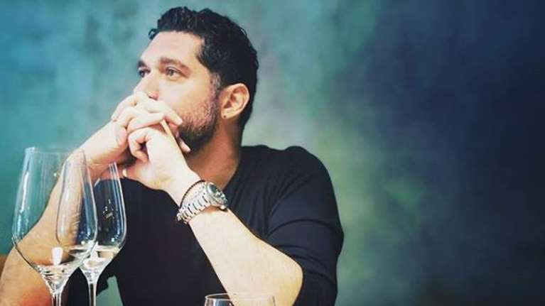 Όταν ο Πάνος Ιωαννίδης συνόδευσε την σχεδιάστρια αδερφή του νύφη στην εκκλησία - Το σπάνιο στιγμιότυπο [Eικόνα]