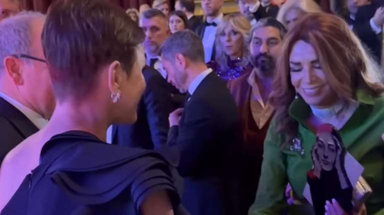 Η Μιμή Ντενίση στο Μόντε Κάρλο: Η υπόκλιση στον πρίγκιπα Αλβέρτο και την πανέμορφη πριγκίπισσα Σαρλίν