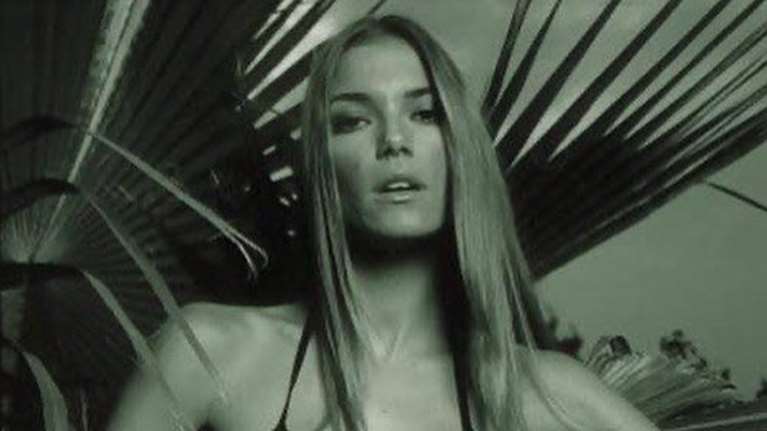 H Βίκυ Καγιά κάνει throwback στην εποχή που πόζαρε έφηβη με κορμί που "κόβει" την ανάσα