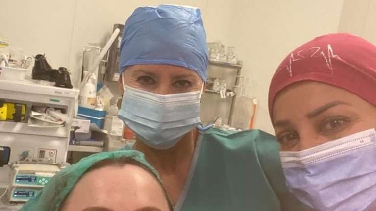 Η Νατάσα Παζαΐτη αμέσως μετά το χειρουργείο: Συγκινεί η φωτογραφία με την ασθενή της