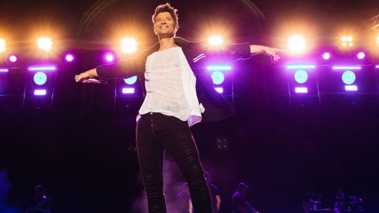 Ο μοναδικός Σάκης Ρουβάς δημιούργησε τις πιο εκρηκτικές "Moments" στιγμές του φετινού καλοκαιριού