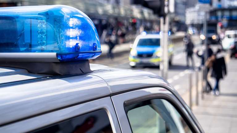 Ρώμη: Βρέθηκε πτώμα ανήλικης κοπέλας μέσα σε καρότσι λαϊκής- Φέρει σημάδια στο στήθος από μαχαίρι