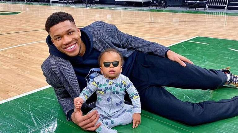 Γιάννης Αντετοκούνμπο: Απίθανη εμφάνιση με τους γιους του για το Halloween - Οι τρυφερές φωτό