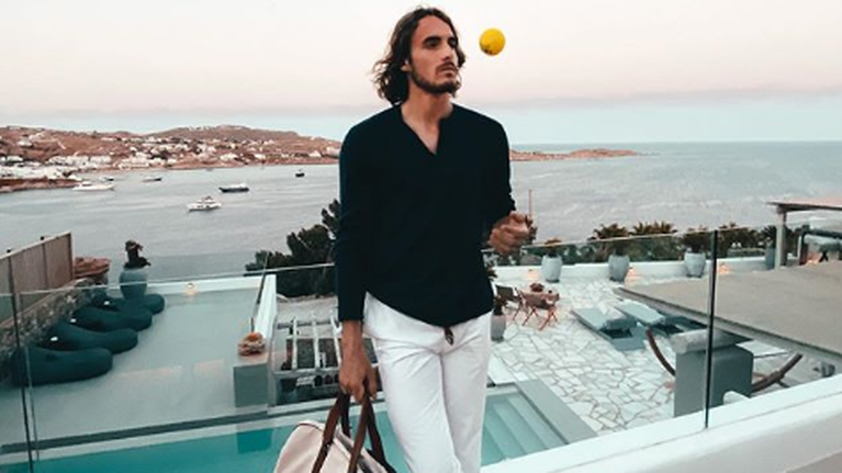 Από τα τερέν στη Μύκονο - Μέρες χαλάρωσης για τον Στέφανο Τσιτσιπά [Εικόνες]