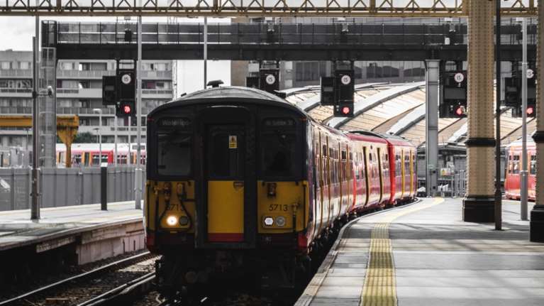 Γαλλία: Zευγάρι προκάλεσε πανικό για να μην χάσει το τρένο - Πήρε τηλέφωνο και είπε πως υπάρχει... τρομοκράτης