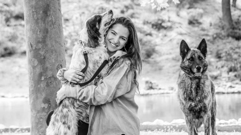 Οργισμένη ανάρτηση της Εριέττας Κούρκουλου για κυνηγούς και πολιτικούς που τους υποστηρίζουν: Λυπάμαι για την κατάντια σας