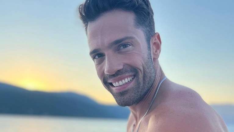 Κωνσταντίνος Αργυρός: Θαυμάστρια του πέταξε ξανά... σουτιέν στη συναυλία [βίντεο]