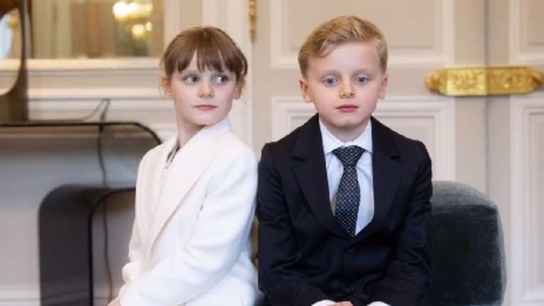 Η απίθανη φωτογράφηση των πριγκιπόπουλων του Μονακό: Ο Ζακ και η Γκαμπριέλα ποζάρουν με αφορμή τα 10α γενέθλιά τους