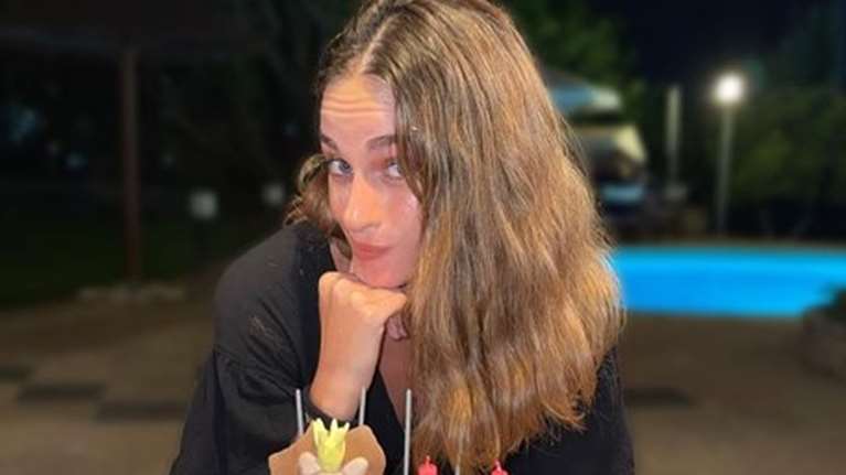 Μαρία Βοσκοπούλου: Η φωτογραφία με τις φίλες της στη θάλασσα και η εντυπωσιακή τούρτα για τα γενέθλιά της Εικόνες]