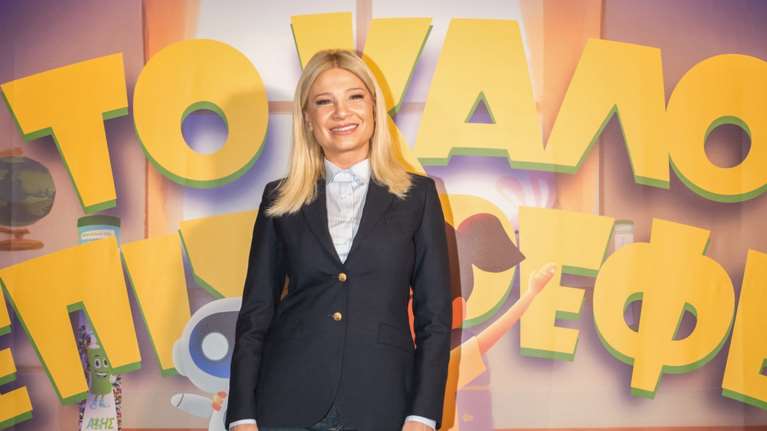 H Φαίη Σκορδά σε μία super stylish εμφάνιση - Σε κινηματογραφική πρεμιέρα