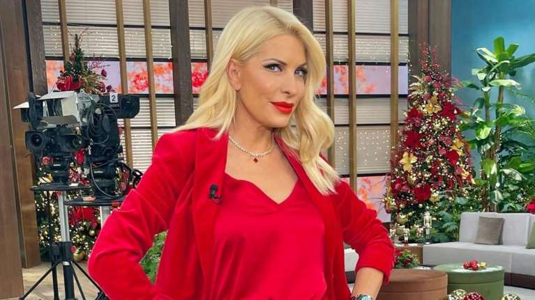 Η Μενεγάκη πόσταρε την πιο γλυκιά χριστουγεννιάτικη φωτό - Με τη μικρή Μαρίνα στο δέντρο