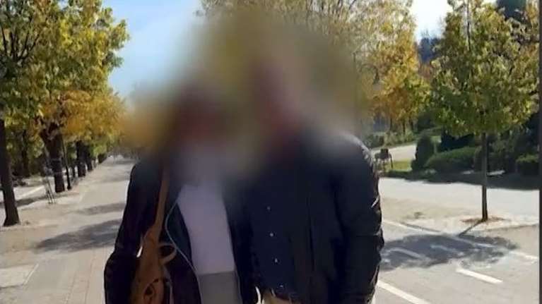 Αστυνομικός της Βουλής: &quot;Η σύζυγός του είναι θύμα βιασμών και βασανιστηρίων και όχι κατηγορούμενη&quot;, λέει ο δικηγόρος της