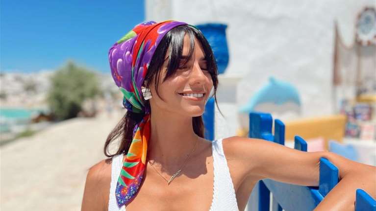 Hotter Τhan Εver: Η Ηλιάνα Παπαγεωργίου φωτογραφίζεται με λευκό βρεγμένο μπλουζάκι