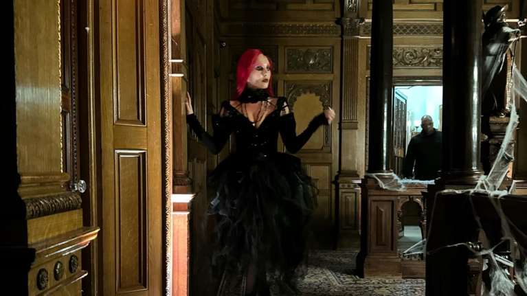 Τάμτα: Το spooky Halloween party σε πολυτελές "στοιχειωμένο" σπίτι και η τρομακτική μεταμφίεσή της