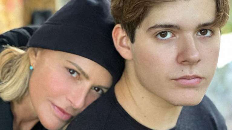 Τζένη Μπαλατσινού: Ανέβηκε τον Όλυμπο μαζί με τον 17χρονο γιο της, Μάξιμο Κωστόπουλο