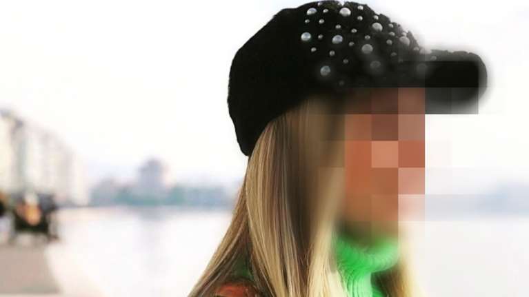 Επίθεση με βιτριόλι: Νέο χειρουργείο για την Ιωάννα - Τι λέει ο φίλος της που ταξίδεψαν μαζί στην Ισπανία [Βίντεο]