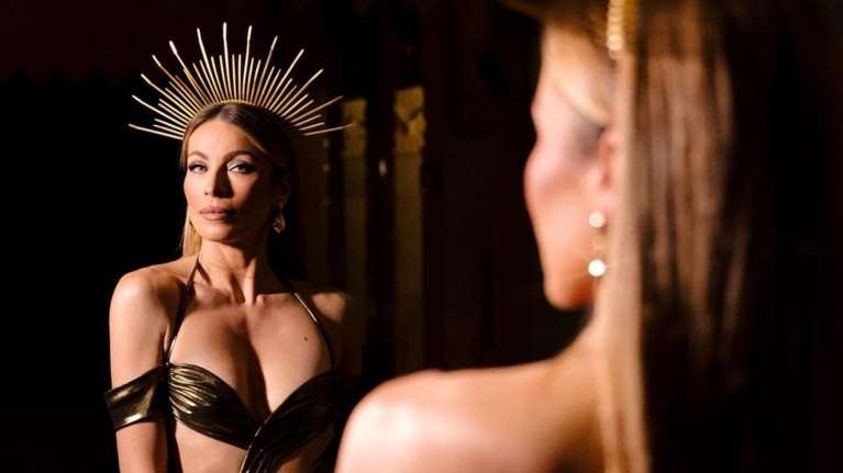 &quot;Το τερμάτισες με την… κορώνα. Έλεος!&quot;: Βροχή τα αρνητικά σχόλια για την Μαριέττα Χρουσαλά που ποζάρει ως birthday queen