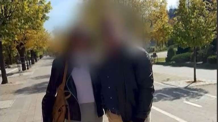 Αποκάλυψη για τη σύζυγο του αστυνομικού της Βουλής: "Έίχε πάει σε σπίτι φιλικού ζευγαριού με το κεφάλι ανοιγμένο" [βίντεο]