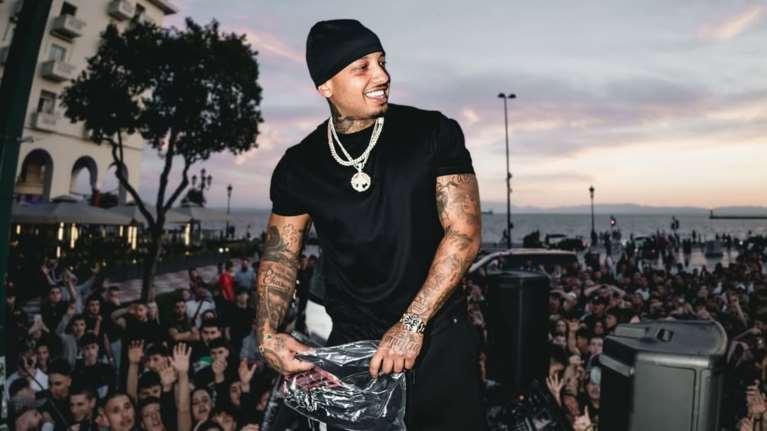 Σάλος με το νέο τραγούδι του Light: &quot;Μισαναπηρικό και σεξιστικό&quot; -  Η συγγνώμη του τράπερ - &quot;Δεν την εννοεί&quot; ξεσπά ο προέδρος της ΕΣΑμεΑ