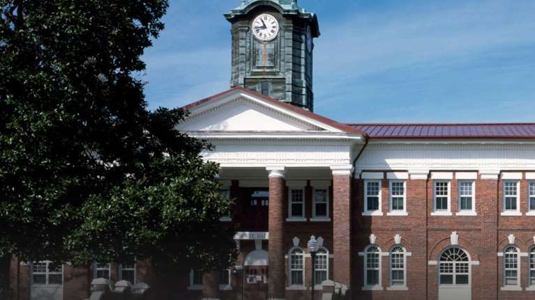 Ένας νεκρός και αρκετοί τραυματίες έπειτα από πυροβολισμούς σε πανεπιστήμιο της Αλαμπάμα