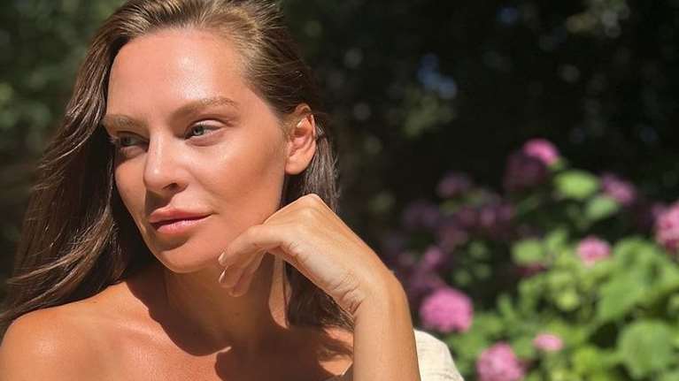 Η 7χρονη κόρη της Υβόννης Μπόσνιακ και του Αντώνη Ρέμου έχει τα πιο μακριά και όμορφα μαλλιά