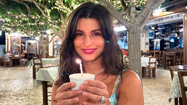 Η Δανάη Παππά γιόρτασε τα γενέθλιά της στο Ρέθυμνο και εξηγεί τι σημαίνει να κλείνεις τα 28