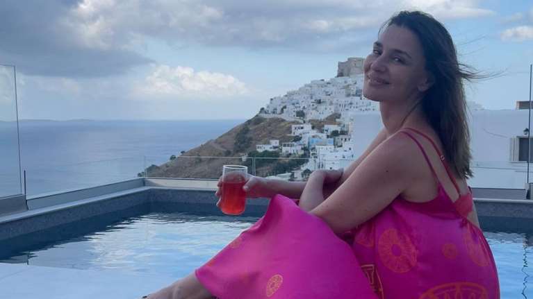 Η αιθέρια Μαρία Ναυπλιώτου - Μία θεά, με μαύρο μπικίνι στην παραλία [εικόνες]