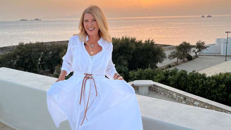 &quot;Μόνιμη κάτοικος&quot; της Αίγινας η Σοφία Αλιμπέρτη- Ποδηλατάδες και εξορμήσεις για ψαγμένο φαγητό