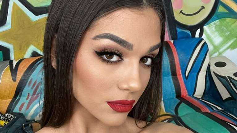 Μελίνα Νικολαΐδη: Θεά με vintage Dolce &amp; Gabbana φόρεμα της Βανδή - Το είχε φορέσει στην πίστα το 2010