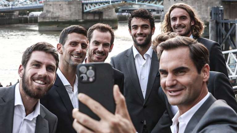 Επική selfie: Φέντερερ, Τζόκοβιτς, Τσιτσιπάς, Μάρεϊ με κοστούμια στον Τάμεση