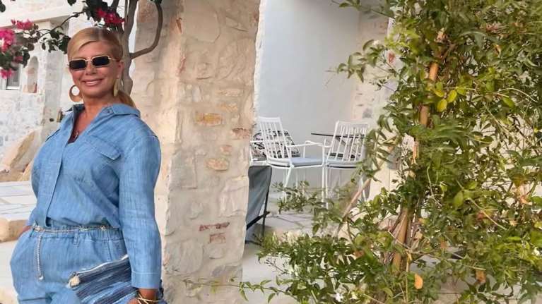 Ζήνα Κουτσελίνη: "Πιστεύω στο Θεό. Έτσι έμαθα να σηκώνομαι όρθια!" - Η ανάρτηση από την Πάρο