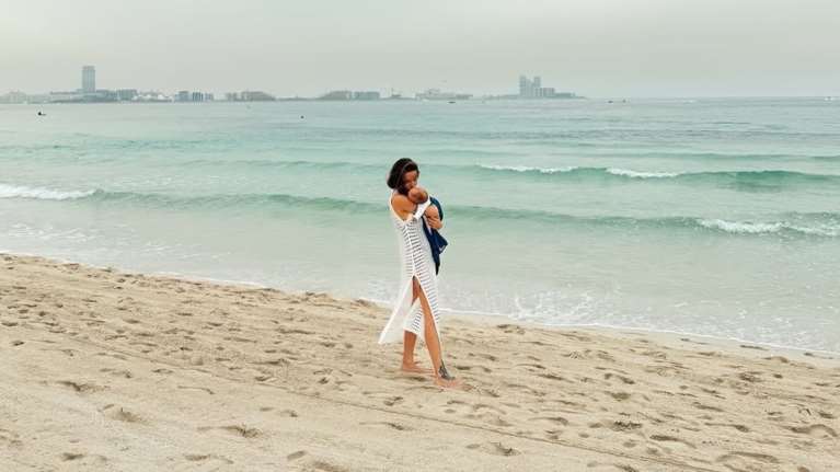 Εριέττα Κούρκουλου: Δεν ξεχνώ τις υπόλοιπες μαμάδες, εκείνες που δεν γέννησαν, εκείνες που φροντίζουν τα παιδιά μας