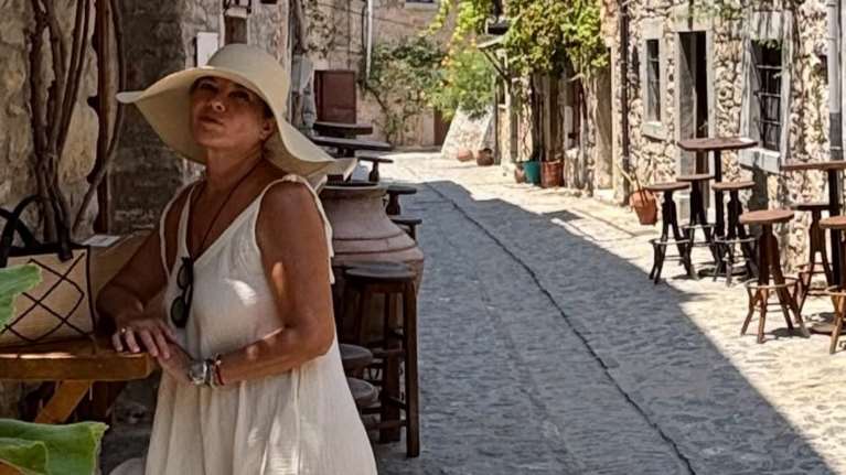 Σοφία Αλιμπέρτη: "Τρεις μέρες στη Χίο δεν φτάνουν" - Το ταξίδι με αγαπημένο της πρόσωπο σε φωτογραφίες