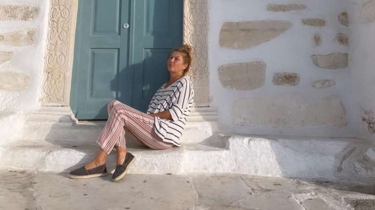 Σοφία Αλιμπέρτη: Με καλοκαιρινό look στην Αίγινα - Η νέα καθημερινότητα της στο νησί