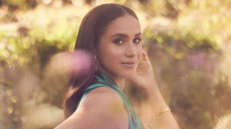 Η νεραϊδένια εμφάνιση της Μέγκαν Μαρκλ με Oscar De La Renta: Το φλοράλ φόρεμα που συνδύασε με άνετα ballet flats