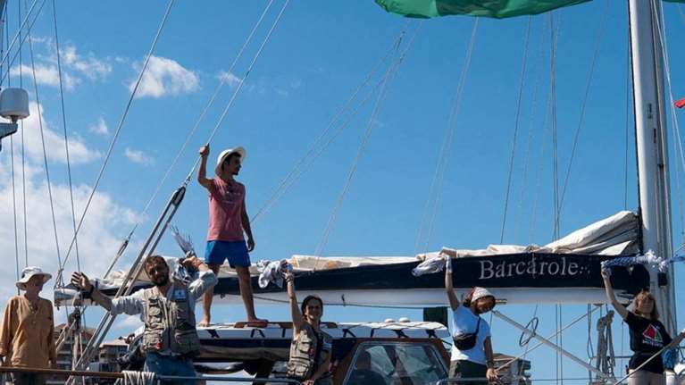 Ο ισραηλινός στρατός κατέλαβε το πλοίο Madleen που πήγαινε στη Γάζα - &quot;Πήγαν να στήσουν μιντιακή προβοκάτσια&quot;, λέει το ΥΠΕΞ