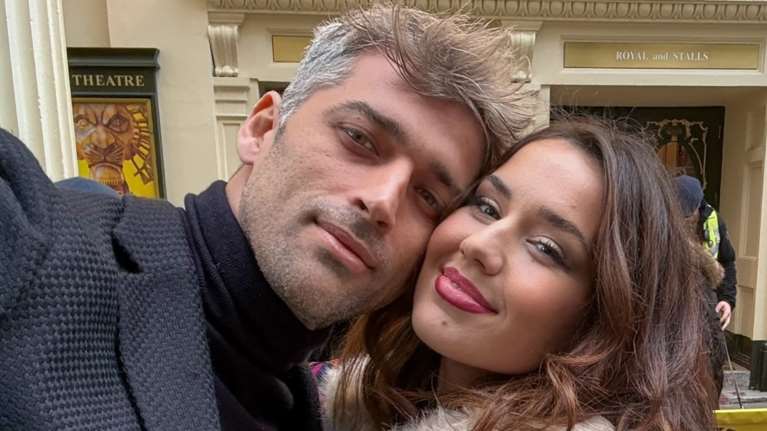 Στο Λονδίνο με τη νέα του σύντροφο ο Αλέξης Παππάς - Είναι πρώην παίκτρια του TV Queen [εικόνες]