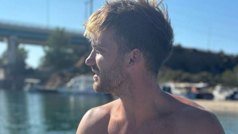 &quot;Ο Ιωνάς θυσιάστηκε σαν μάρτυρας της ειρήνης, τον χτύπησαν τα καθάρματα&quot;: Ξεσπά ο πατέρας του 26χρονου