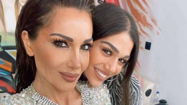 Γενέθλια στο Λονδίνο με μοριακή κουζίνα για τη Μελίνα Νικολαΐδη - Η μίνιμαλ τούρτα και το ασημί μίνι φόρεμα