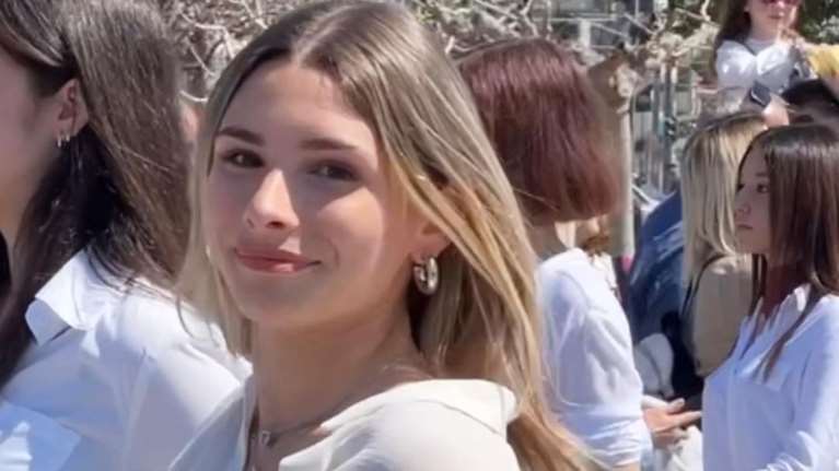 Η όμορφη κόρη γνωστής παρουσιάστριας στην παρέλαση της Αθήνας - Ίδια η μαμά της